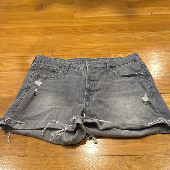 Old Navy women’s O.G straight  high rise jeans shorts size 14 . - Picture 1 of 9